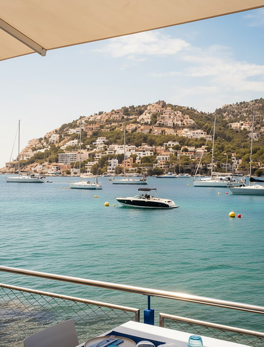 Vista de una terraza junto al mar