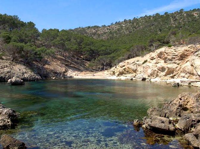 Blick auf die Landschaft von Caló d'en Monjo
