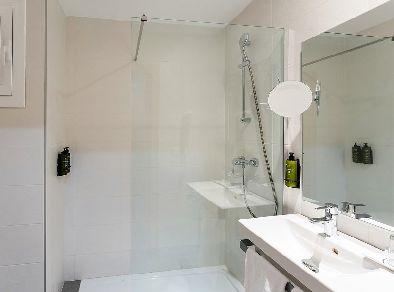 Bathroom with shower, washbasin and toiletries